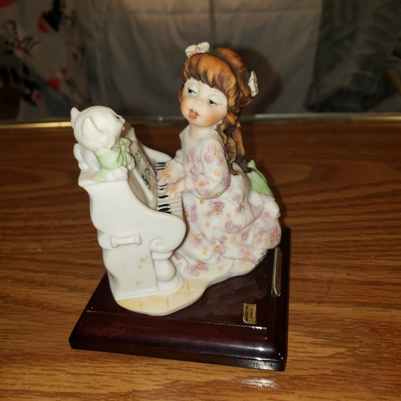 G. Armani Sculpture Girl Playing Piano - Picture 2 of 12